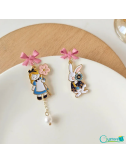 Aretes asimétricos "Alice in Wonderland"