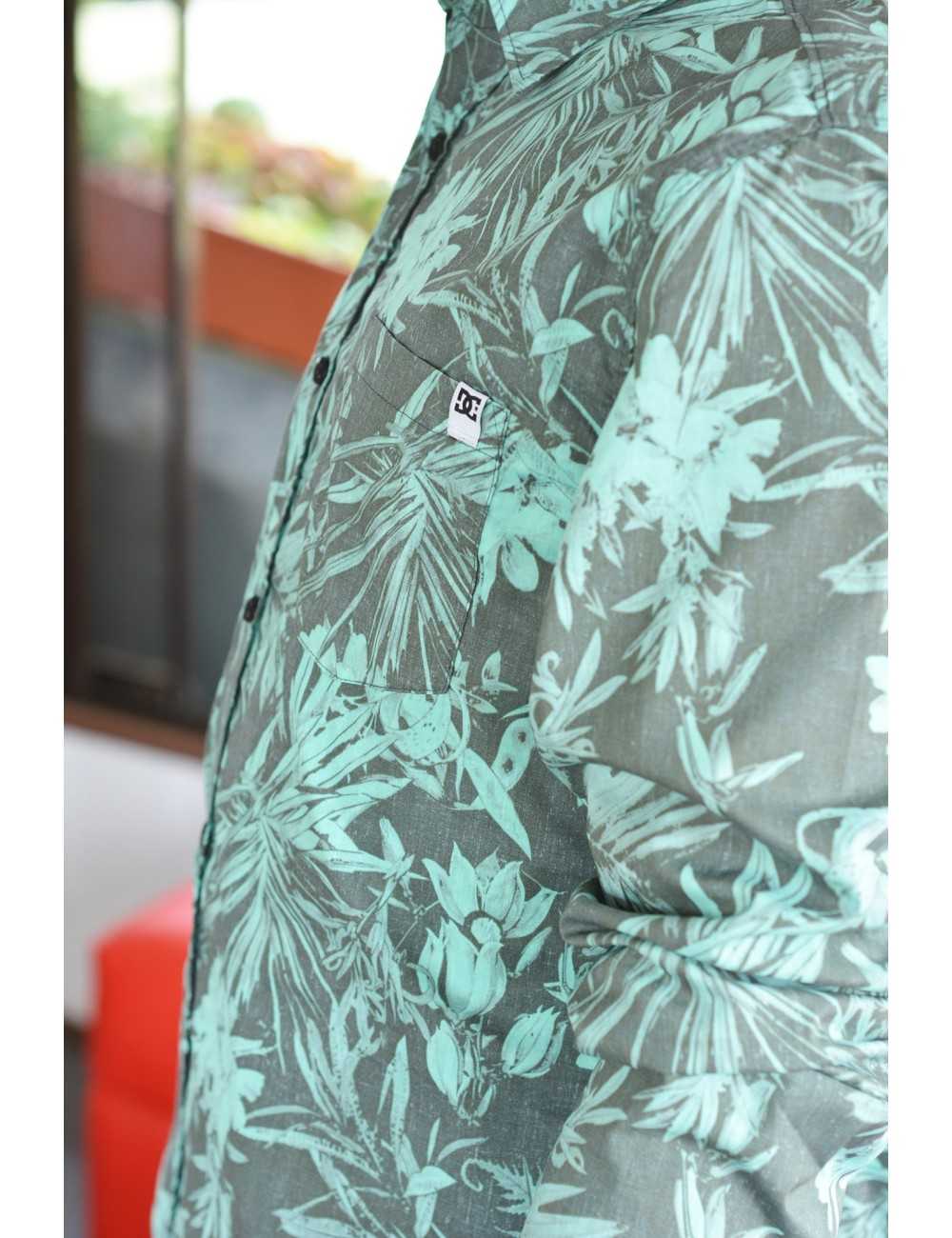 Camisa manga larga gris con estampado floreado verde DC