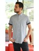 Camisa gris manga corta con estampado negro bolsa frontal