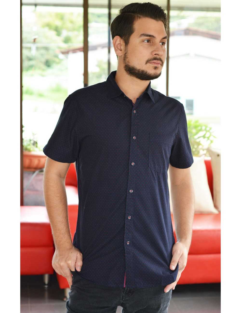 Camisa azul con puntos rojos manga corta