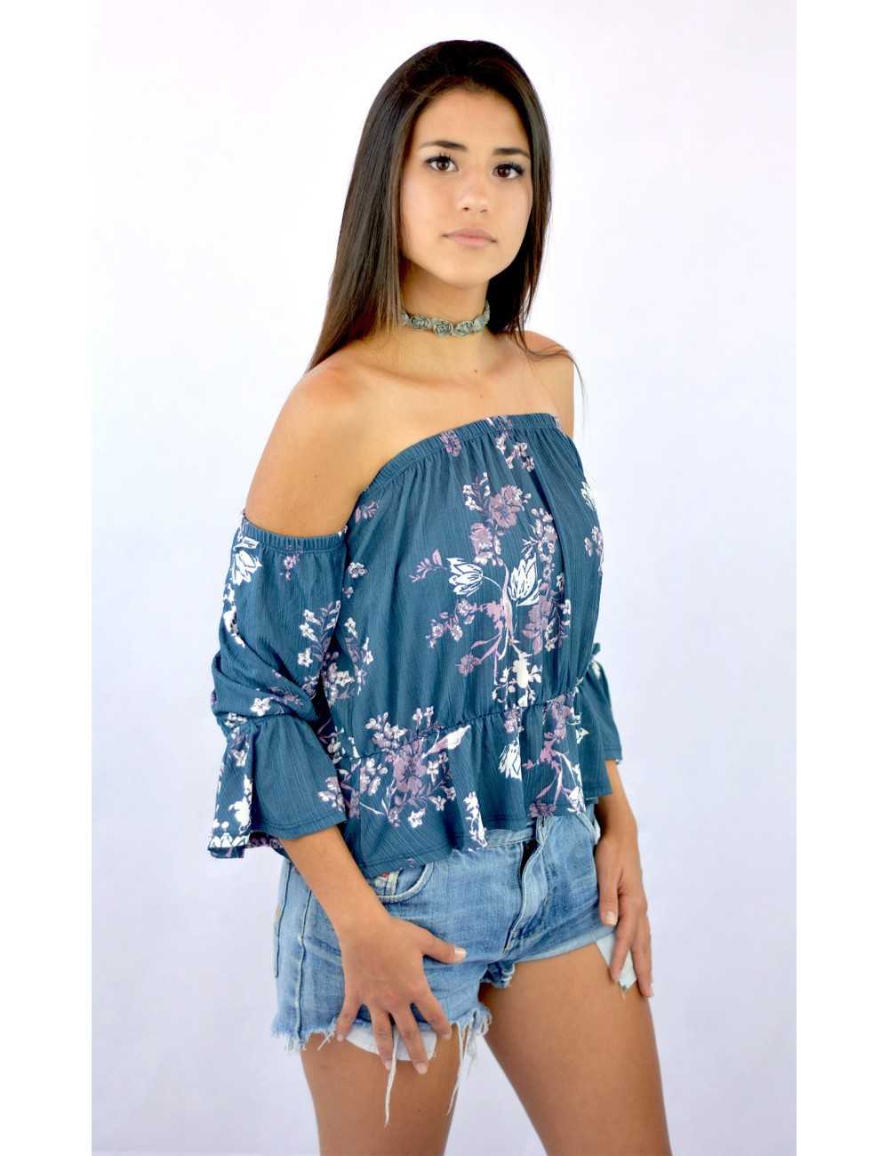 Blusa hombros descubiertos manga campana 3/4 con estampado flores