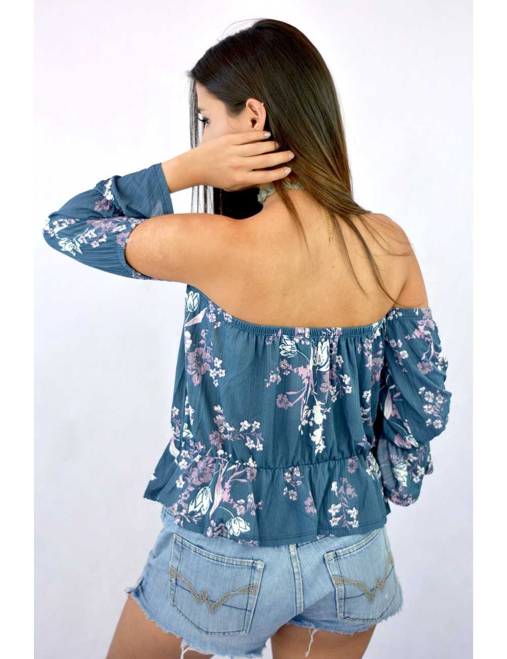 Blusa hombros descubiertos manga campana 3/4 con estampado flores