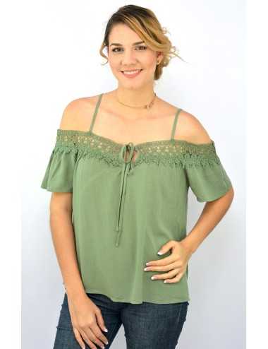 Blusa verde muzgo hombros descubiertos con crochet