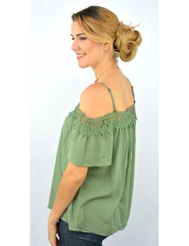 Blusa verde muzgo hombros descubiertos con crochet