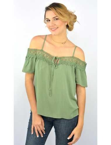 Blusa verde muzgo hombros descubiertos con crochet