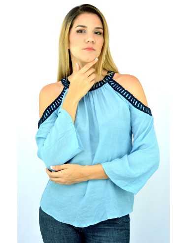 Blusa de manta celeste con bordado azul hombros descubiertos