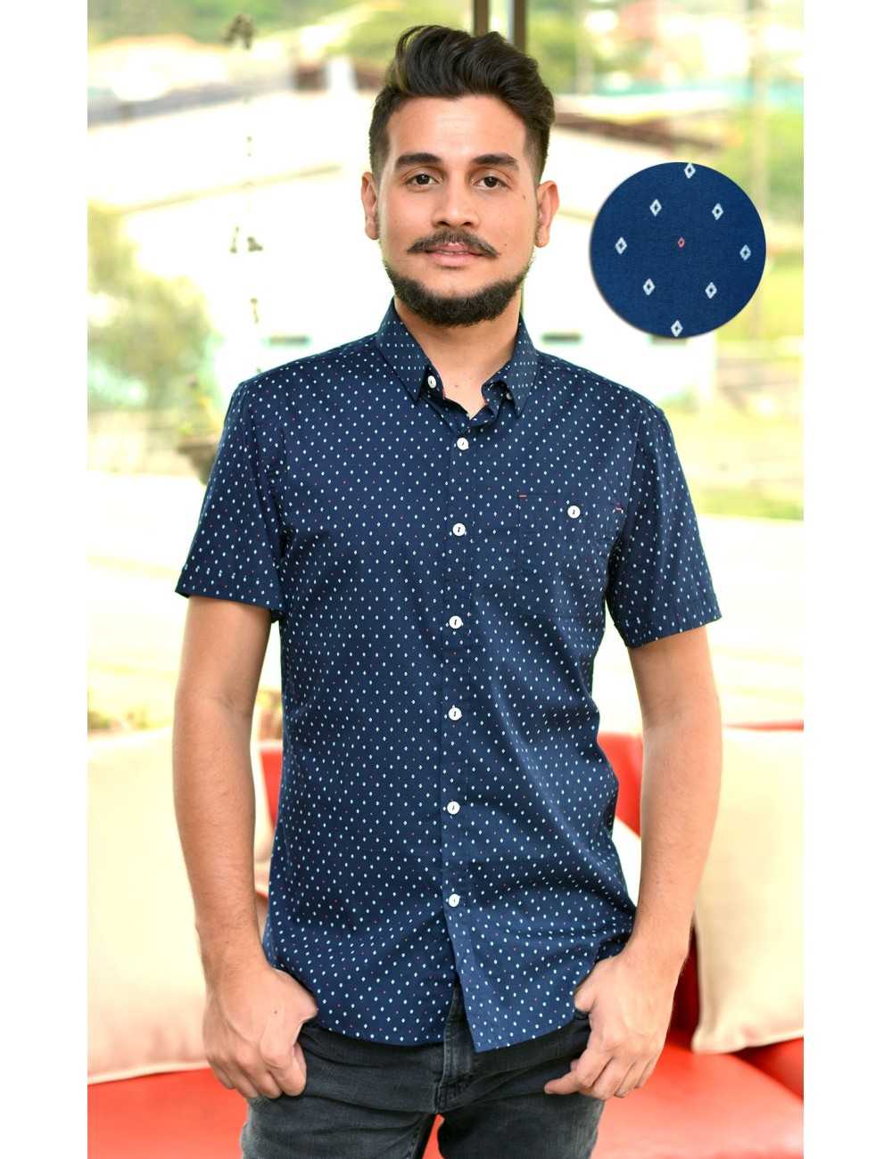 Camisa azul manga corta rombos blancos