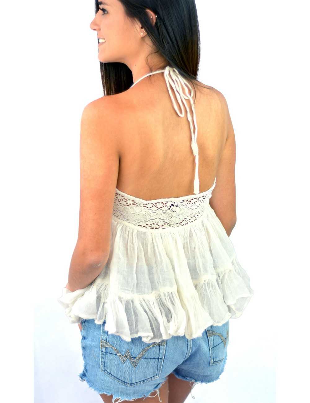 Blusa blanca de manta espalda descubierta con vuelos