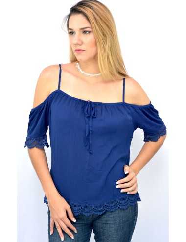 Blusa azul hombros descubiertos con crochet