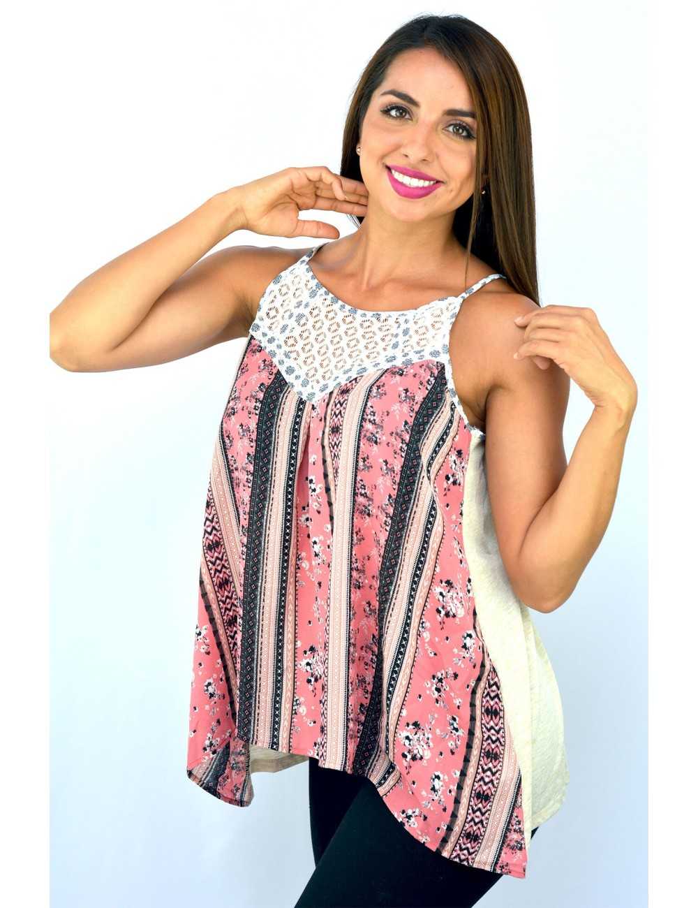 Blusa de tirantes con estampado rosado frontal