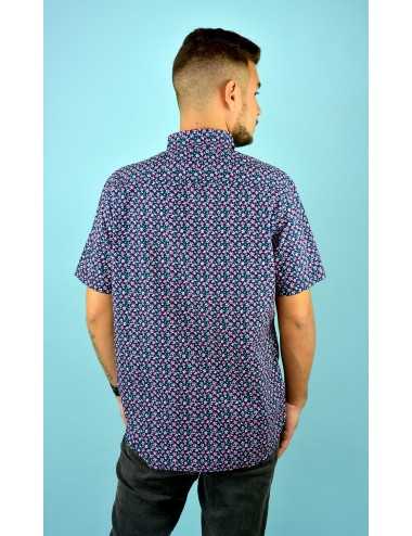 Camisa azul con estampado floreado