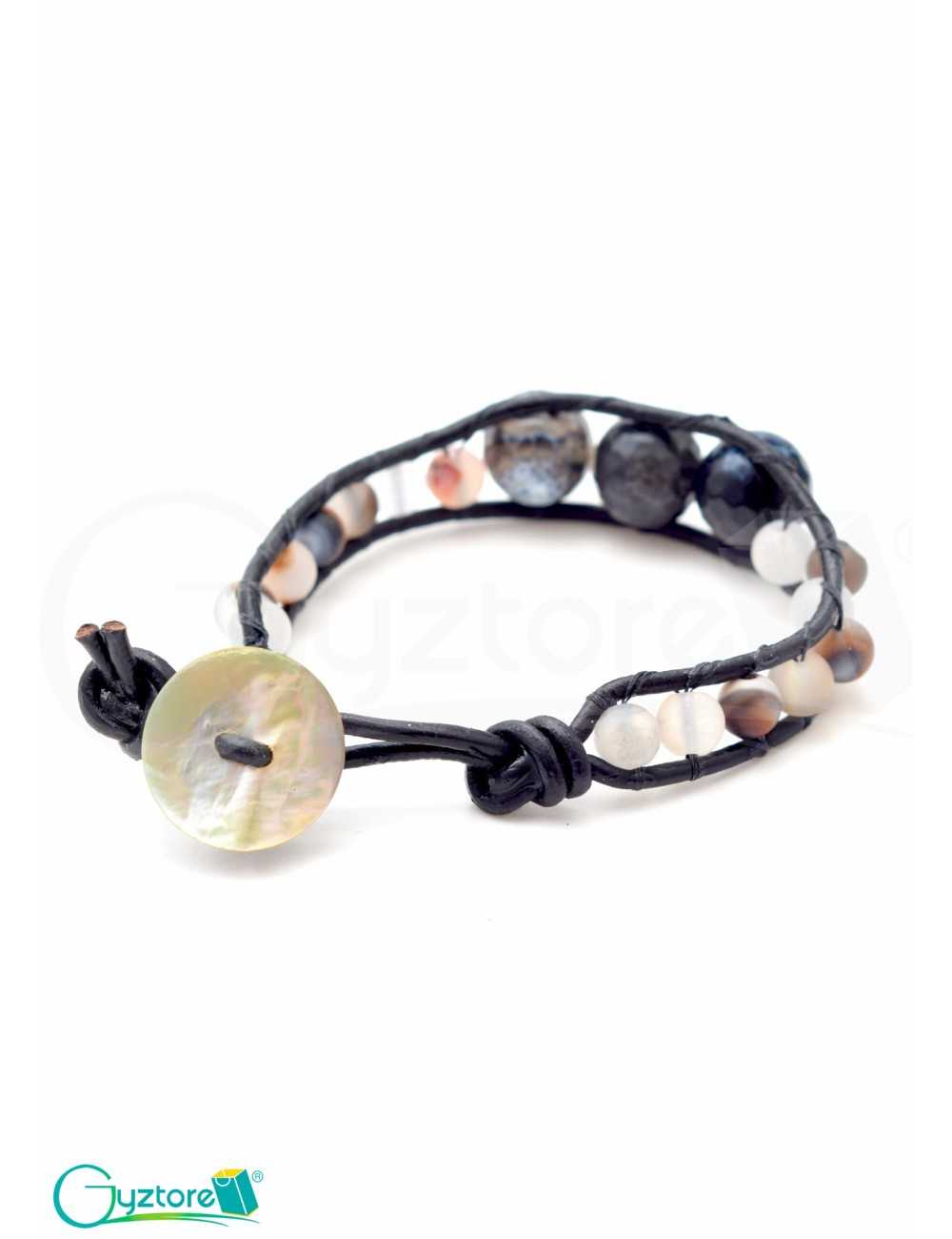 Brazalete de cuero negro y cristales transparentes