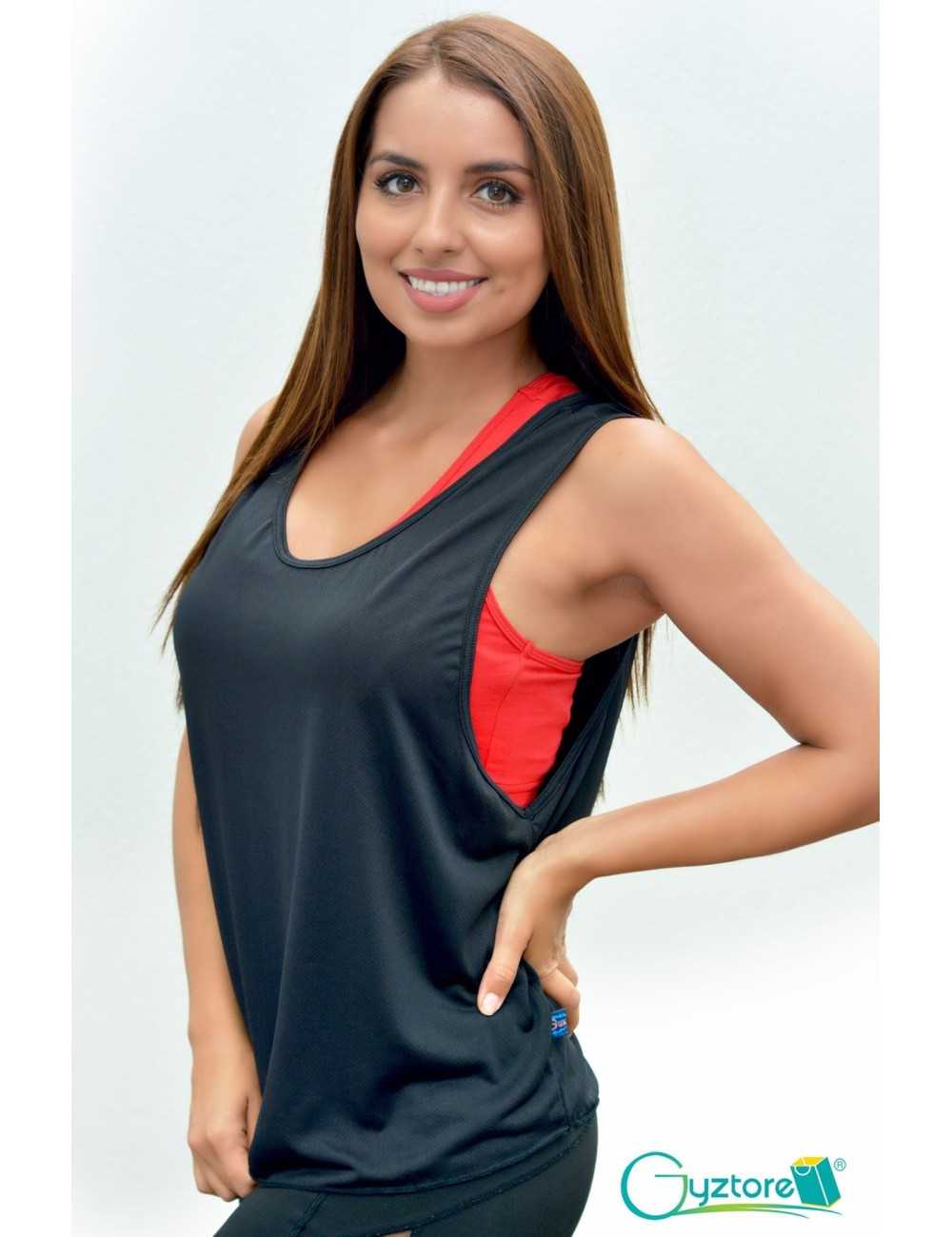 Blusa negra descubierta