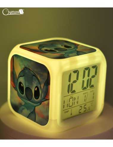 Gyztore - Rlojes cubicos digitales con LED multicolor diseño de Stitch.  Tienen alarma, dan la hora, el día, la fecha y miden la temperatura. 😉  Valor: ₡11,900 😎 Miden 8cm x 8cm.