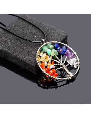 Collar con dije de árbol y con piedras naturales