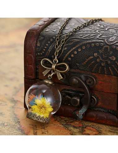 Collar encapsulado con flores de colores